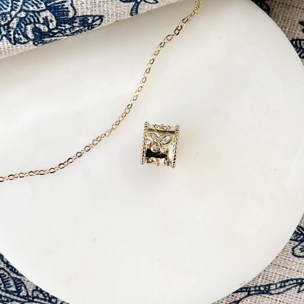 Elegant Gold Butterfly Pendant Necklace - Picture 4 of 12